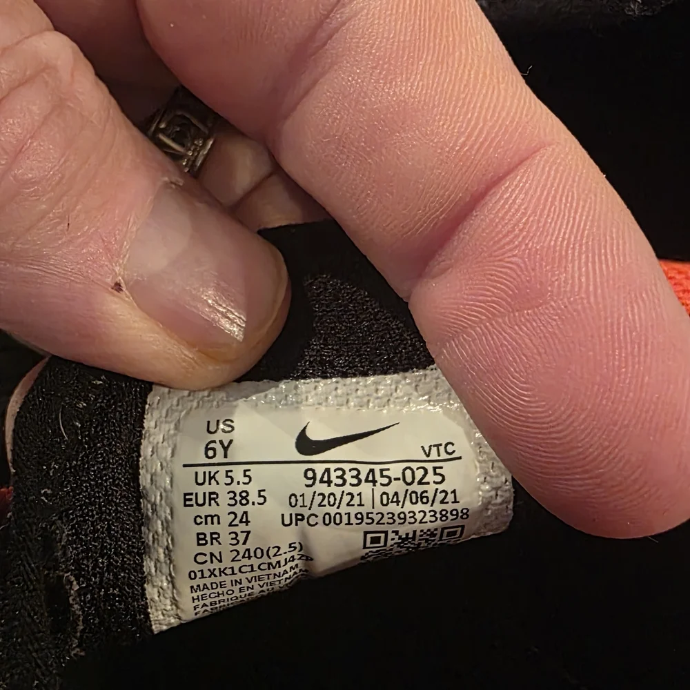 Nike Black and Red Air Max 270 Sneakers - Picture 6 of 7